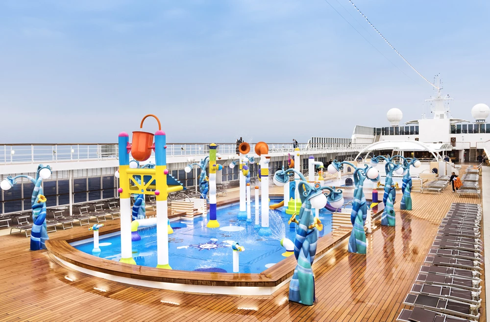 MSC Armonia piscina