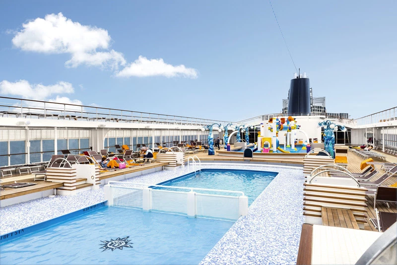 MSC Armonia piscina