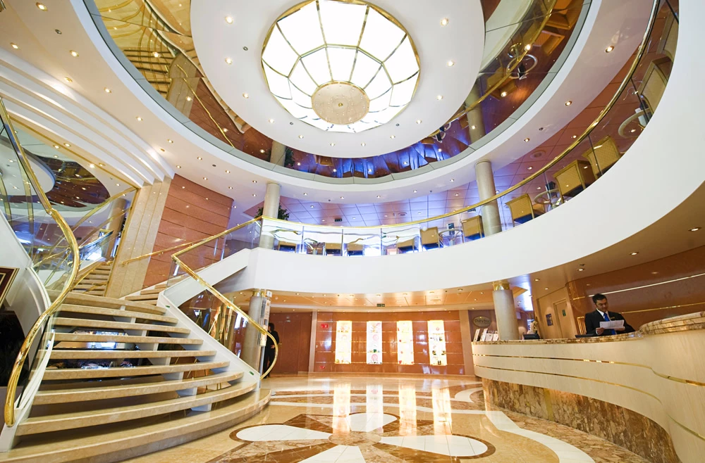 escadaria msc lirica