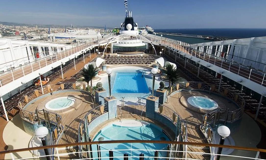 pool party msc lirica