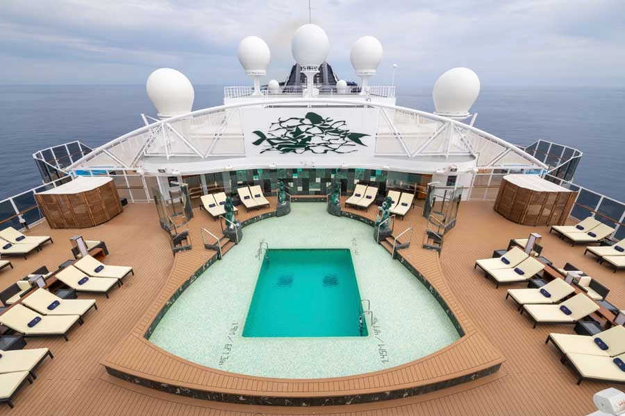 Navio Belo em Alto Mar 2025